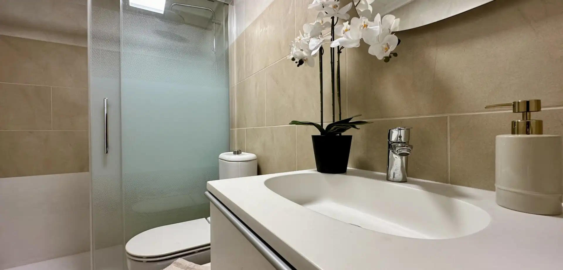 Bany de Apartament en venda en Torrevieja amb Aire condicionat, Terrassa i Moblat