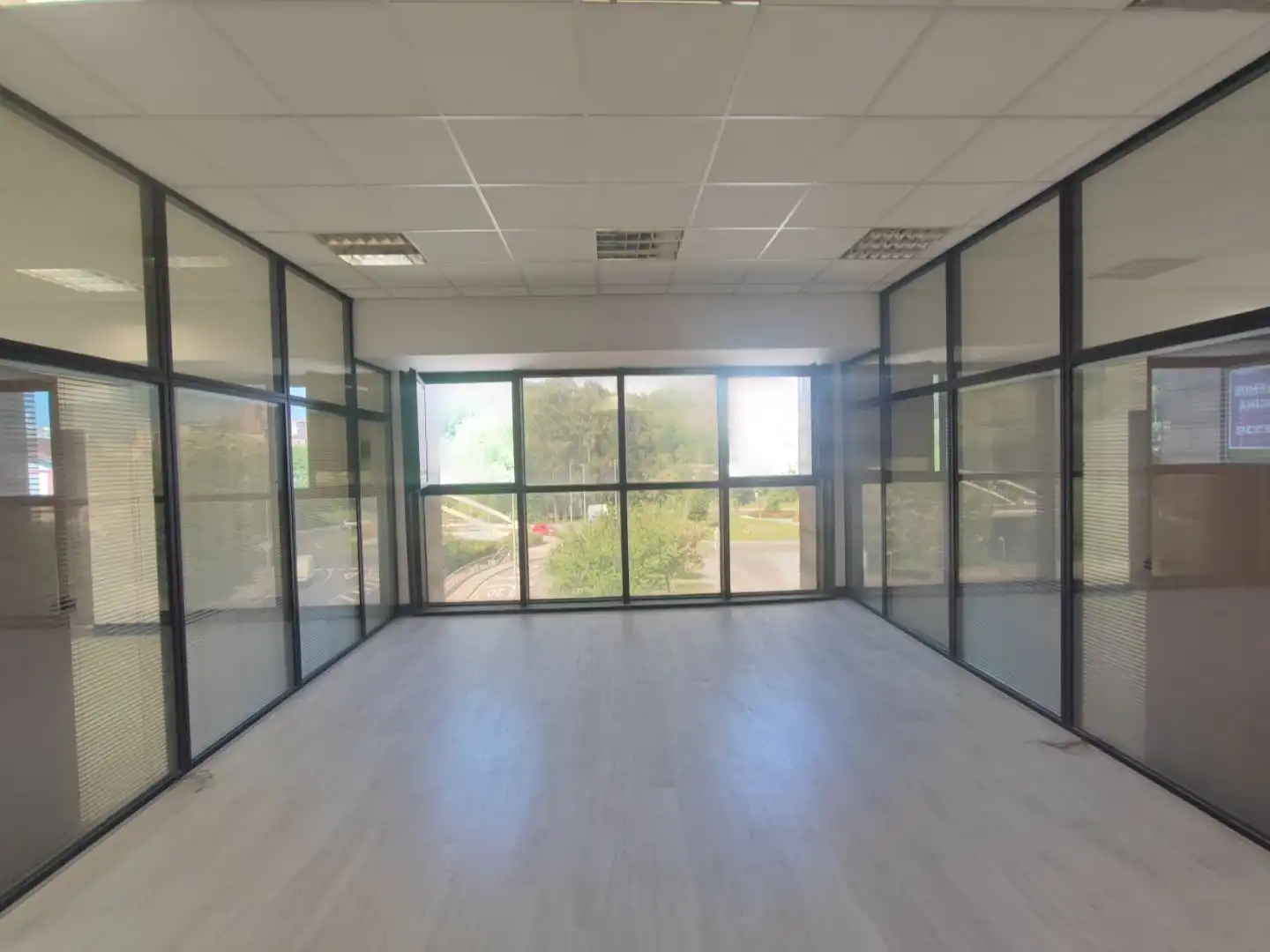 Oficina de lloguer en Urbi