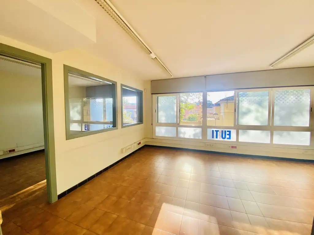 Büro zum Verkauf in Girona mit Klimaanlage und Heizung