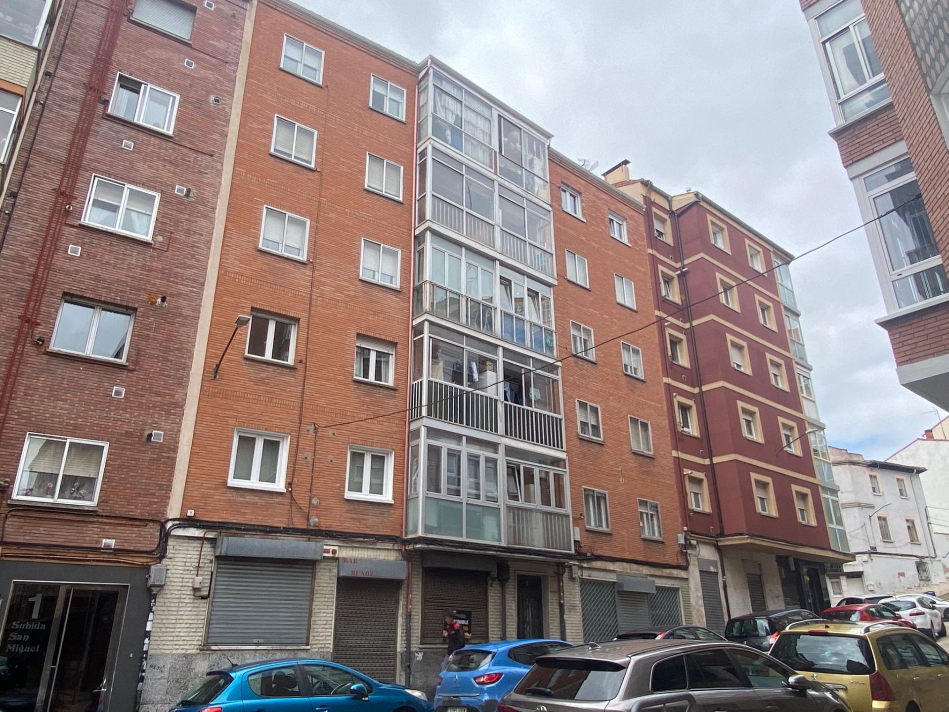 Vista exterior de Pis en venda en Burgos Capital amb Calefacció, Parquet i Terrassa