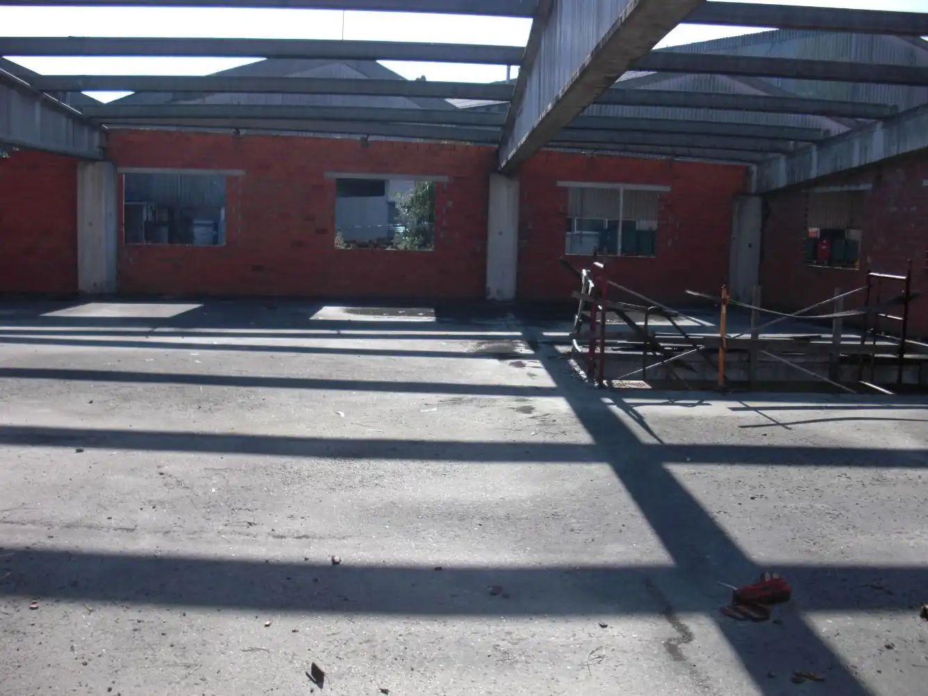 Vista exterior de Nau industrial en venda en Vigo 