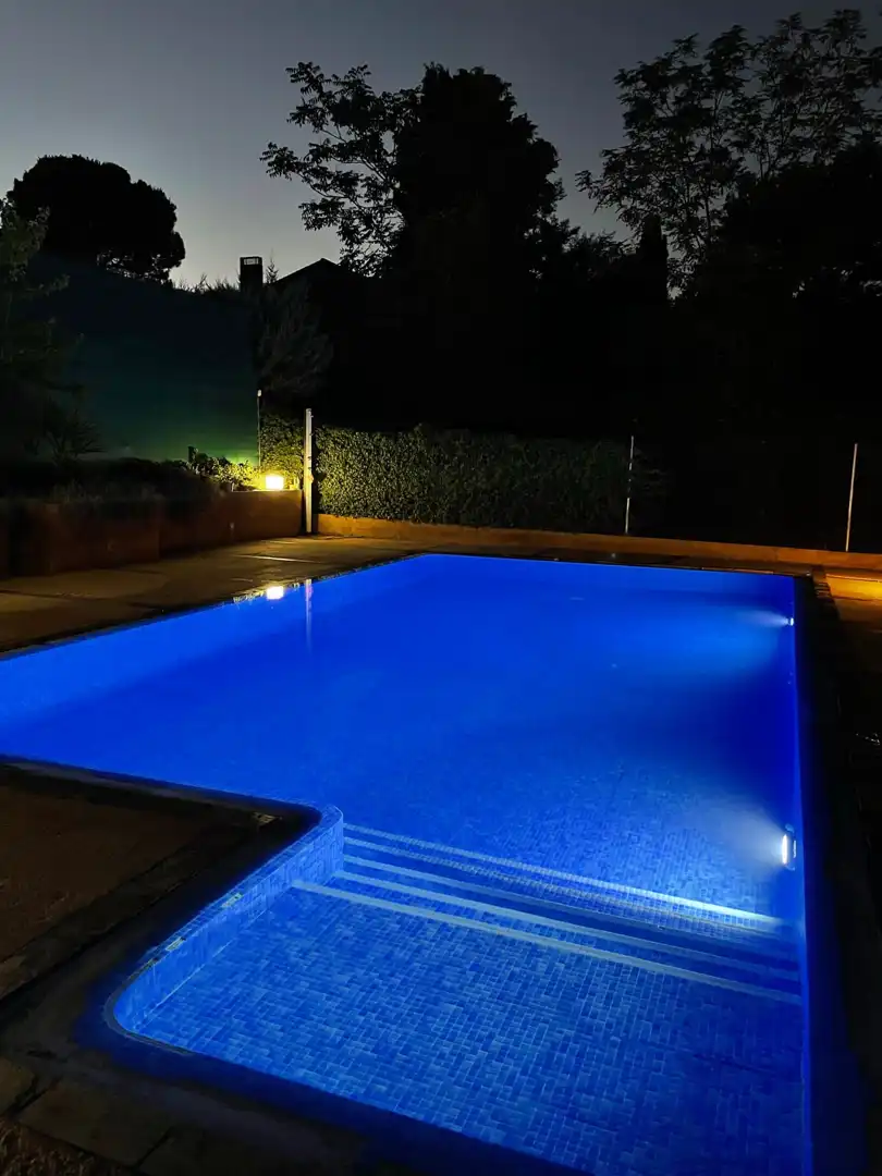 Piscina de Casa o xalet en venda en Boadilla del Monte amb Calefacció, Jardí privat i Parquet