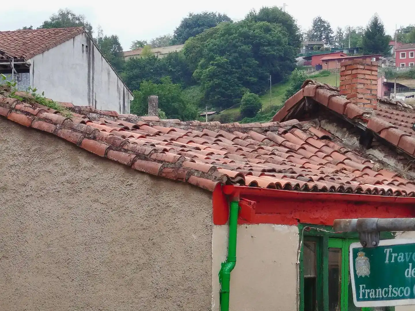 Vista exterior de Casa adosada en venda en Langreo amb Traster