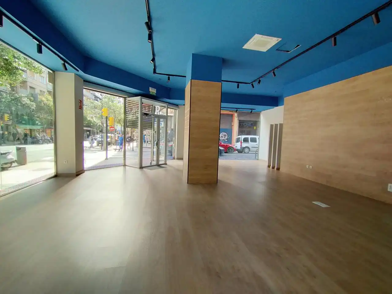 Local comercial de lloguer a Calle Tomás Bretón, imagen 9