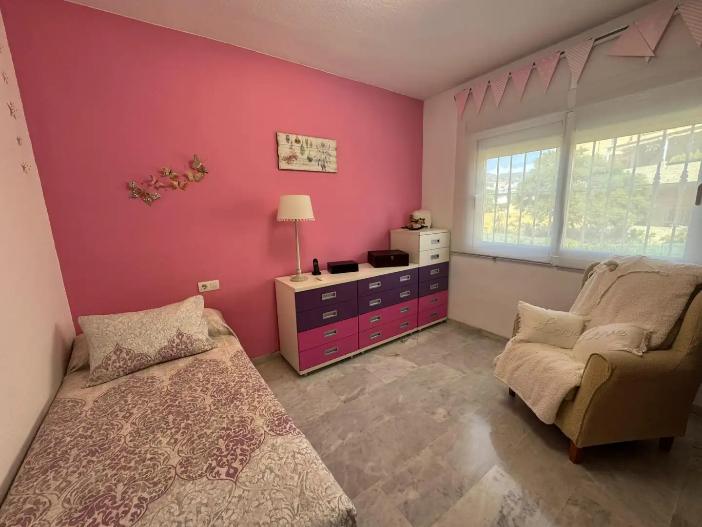 Habitación de Casa adosada en venta en Rincón de la Victoria con Aire acondicionado, Calefacción y Jardín privado
