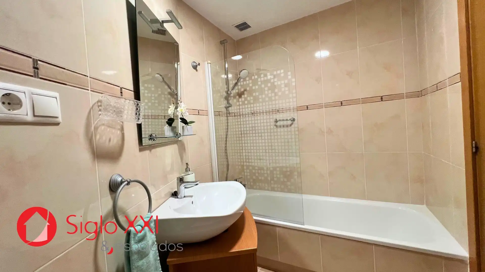 Baño de Piso en venta en Oropesa del Mar / Orpesa con Terraza, Piscina y Balcón