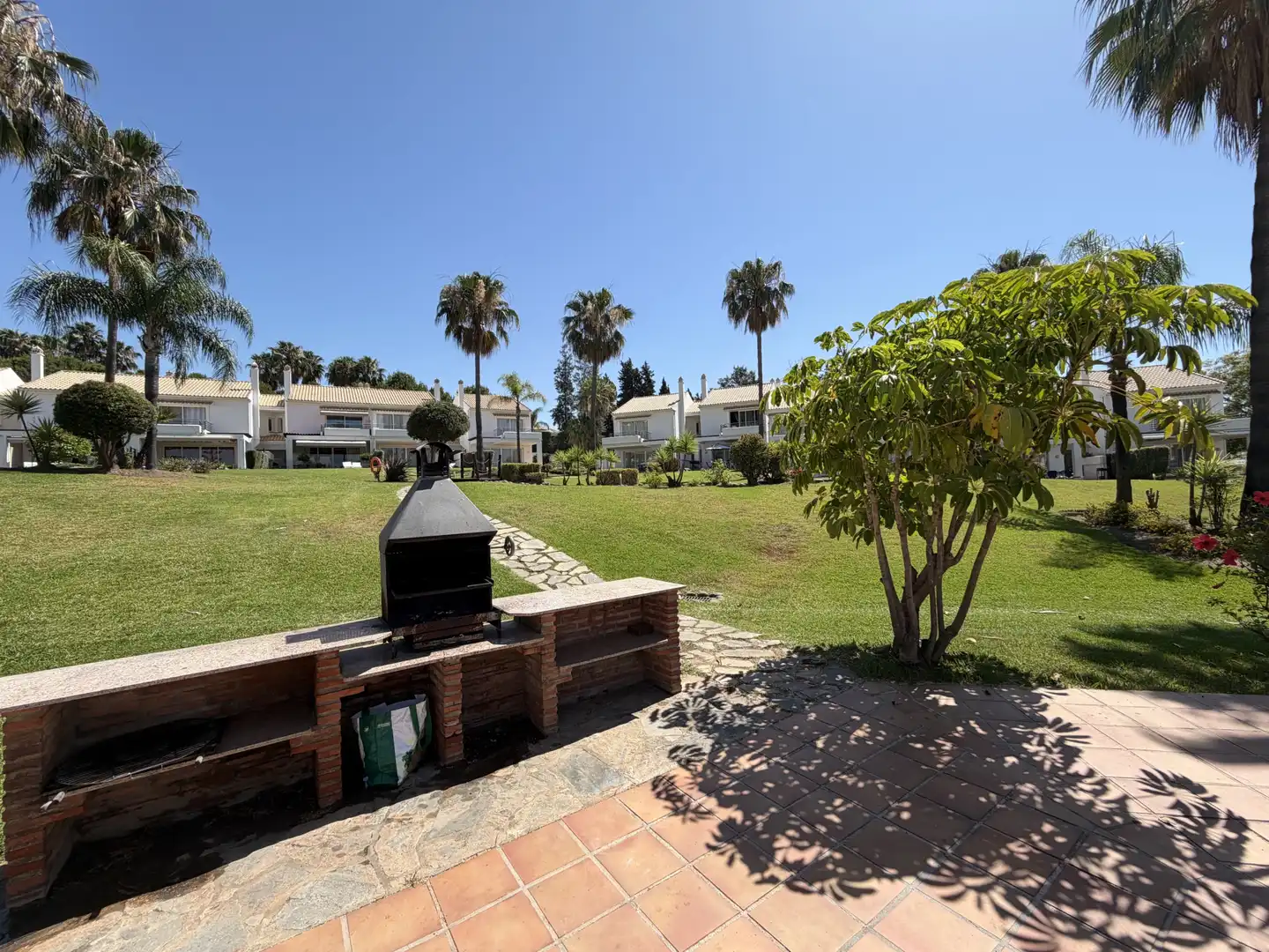 Jardín de Casa adosada en venta en Benahavís con Aire acondicionado, Terraza y Piscina