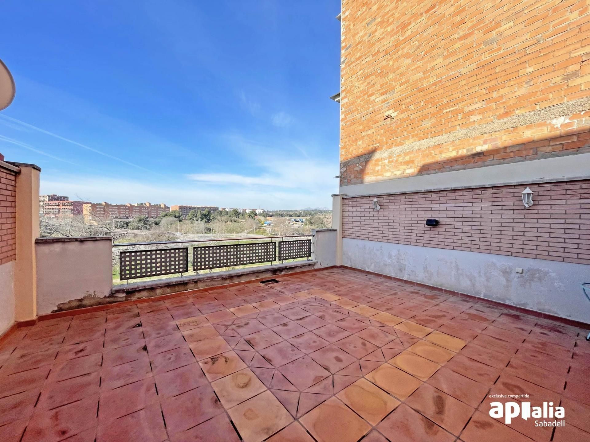 Terrace of House or chalet for sale in Sabadell  with Air Conditioner and Terrace
