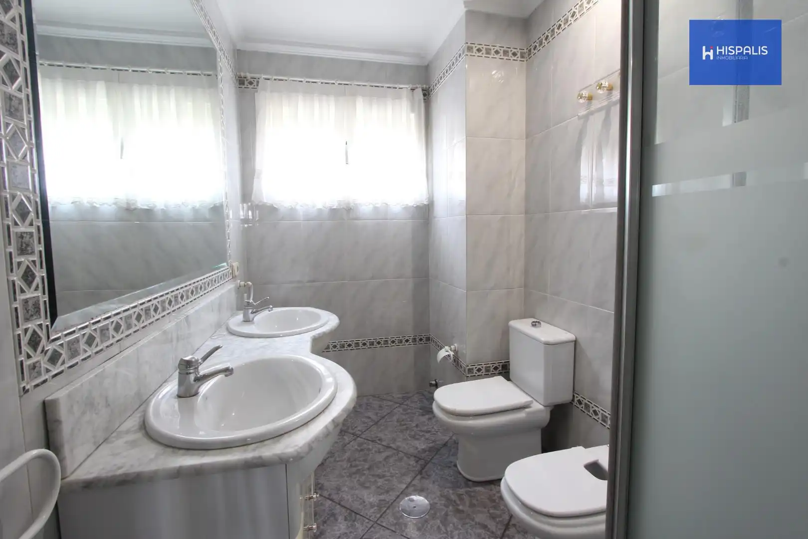 Badezimmer von Wohnung zum Verkauf in Sevilla mit Klimaanlage und Terrasse