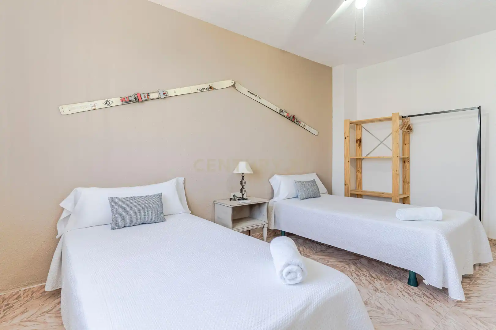 Habitación de Edificio en venta en Gójar