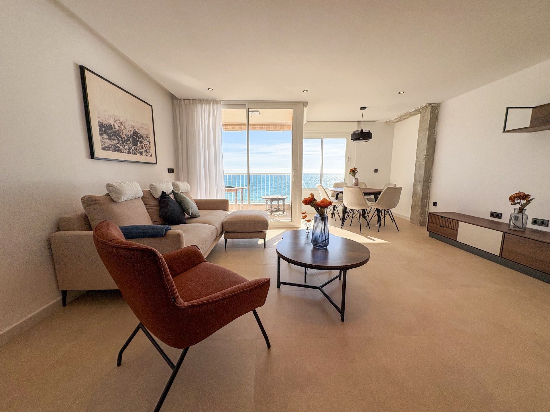 Sala d'estar de Àtic de lloguer en Torrevieja amb Aire condicionat, Calefacció i Terrassa