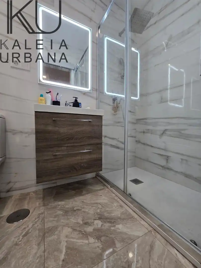 Bathroom of Study for sale in Alicante / Alacant  with Air Conditioner and Furnished