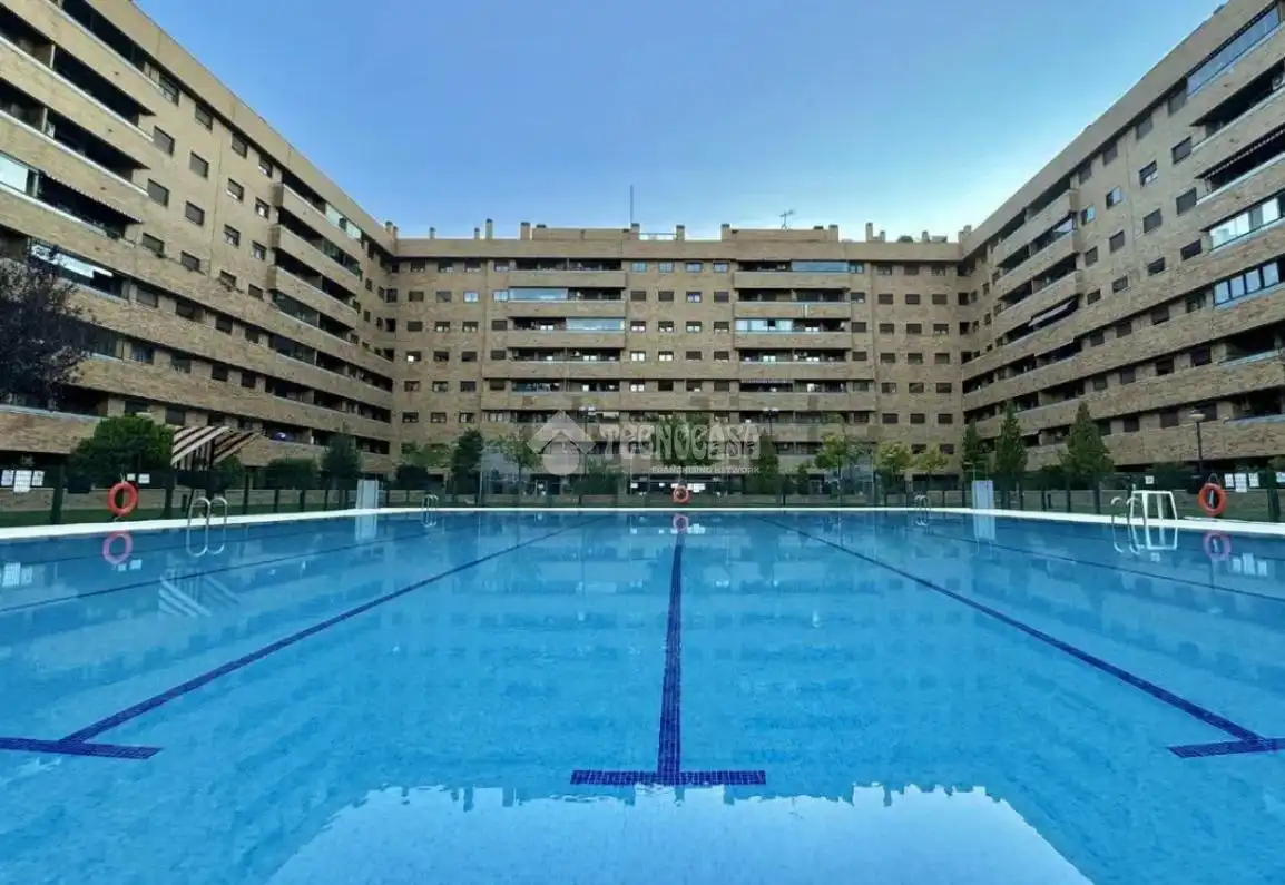 Piscina de Piso en venta en Seseña con Calefacción, Terraza y Piscina comunitaria