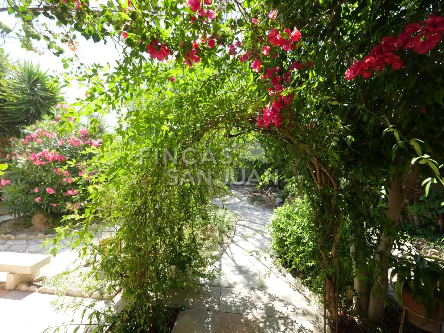 Vista exterior de Casa o xalet en venda en Sant Joan d'Alacant amb Terrassa, Traster i Piscina