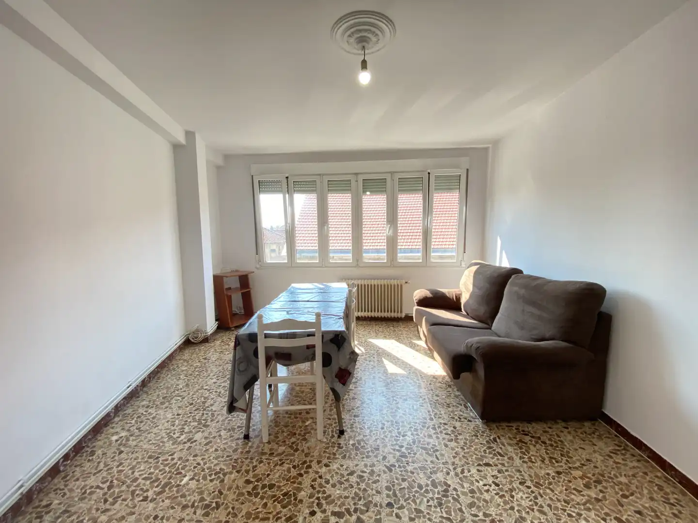 Sala d'estar de Pis en venda en Santiago de Compostela  amb Calefacció i Moblat