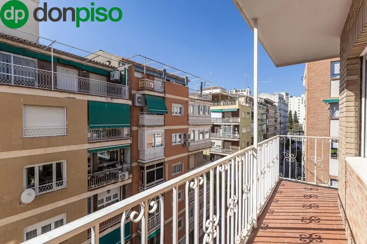 Exterior view of Flat for sale in Granada  with Heating and Balcony