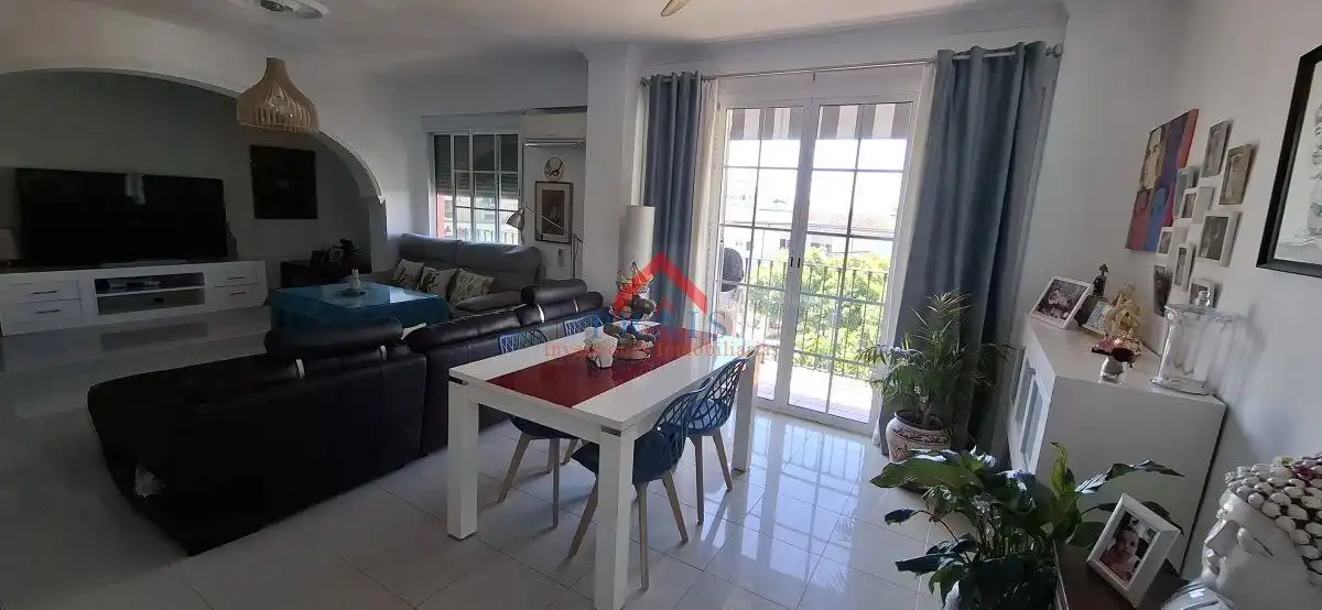 Vista exterior de Piso en venta en Utrera con Aire acondicionado, Terraza y Trastero