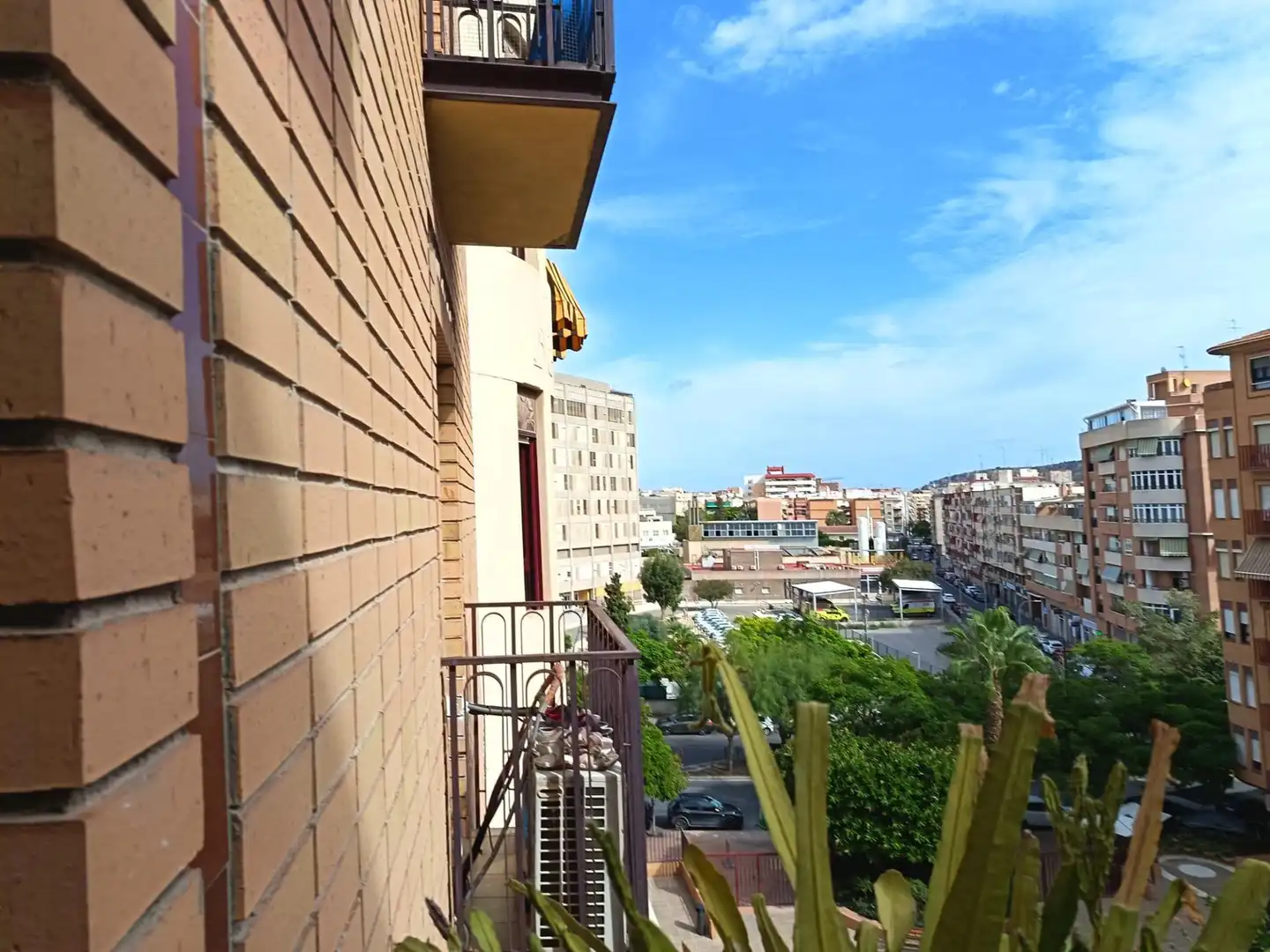 Vista exterior de Piso en venta en Alicante / Alacant con Aire acondicionado, Trastero y Balcón