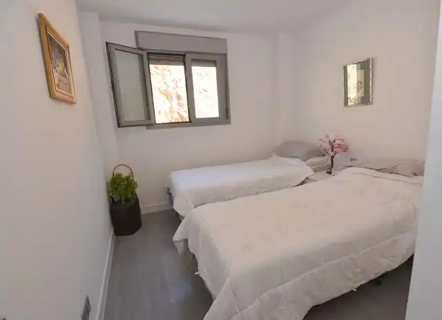 Dormitori de Pis en venda en Benalmádena amb Aire condicionat, Calefacció i Jardí privat
