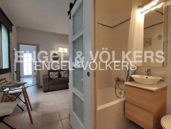 Baño de Ático en venta en Barcelona con Calefacción, Parquet y Terraza