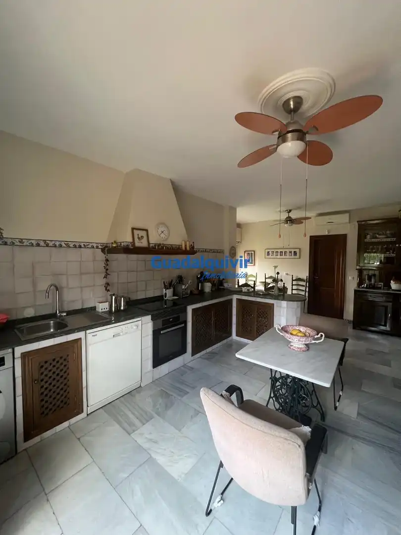 Cuina de Casa o xalet en venda en Dos Hermanas amb Aire condicionat, Jardí privat i Terrassa