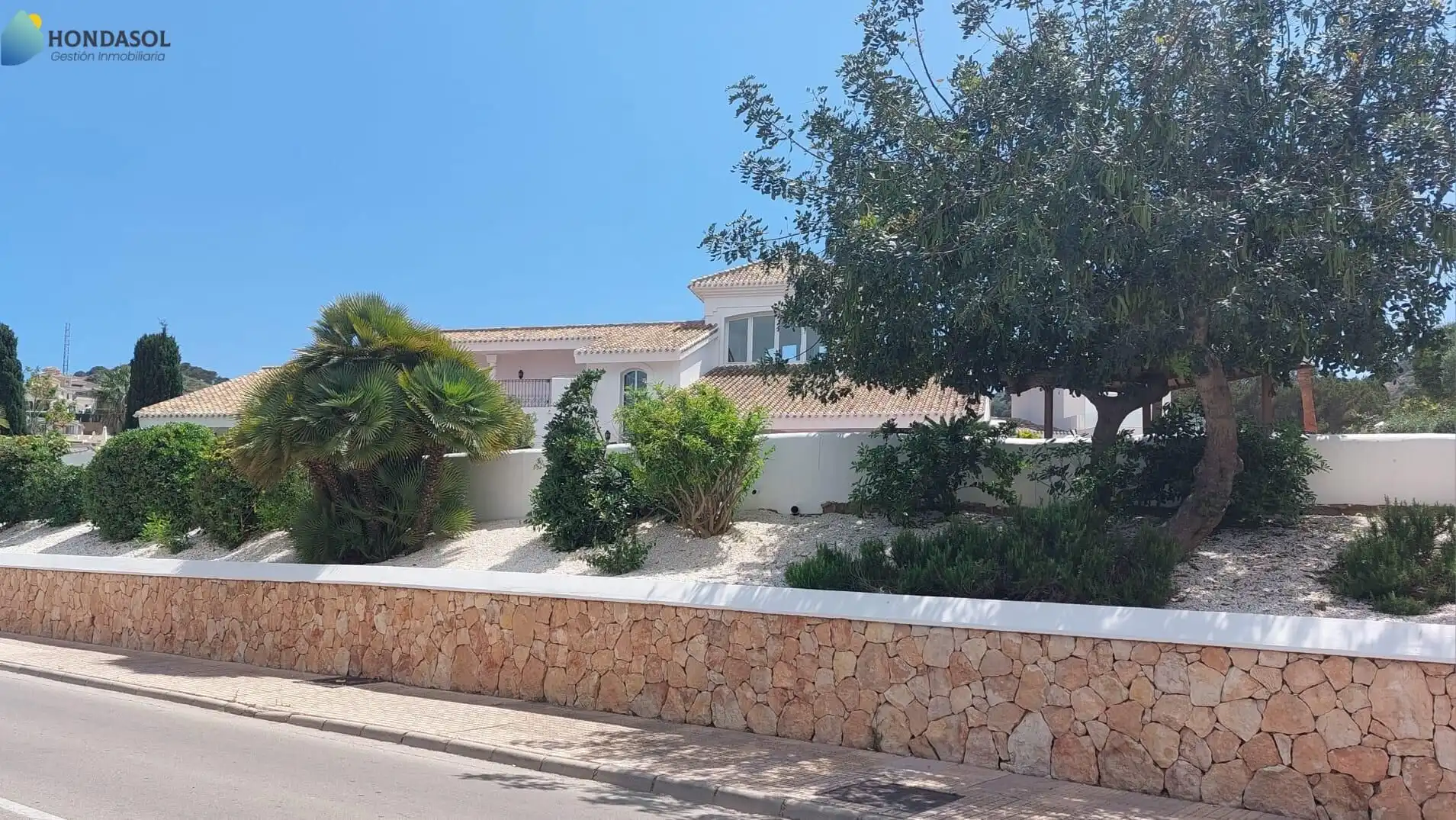 Vista exterior de Casa o xalet en venda en Cartagena amb Aire condicionat, Jardí privat i Terrassa