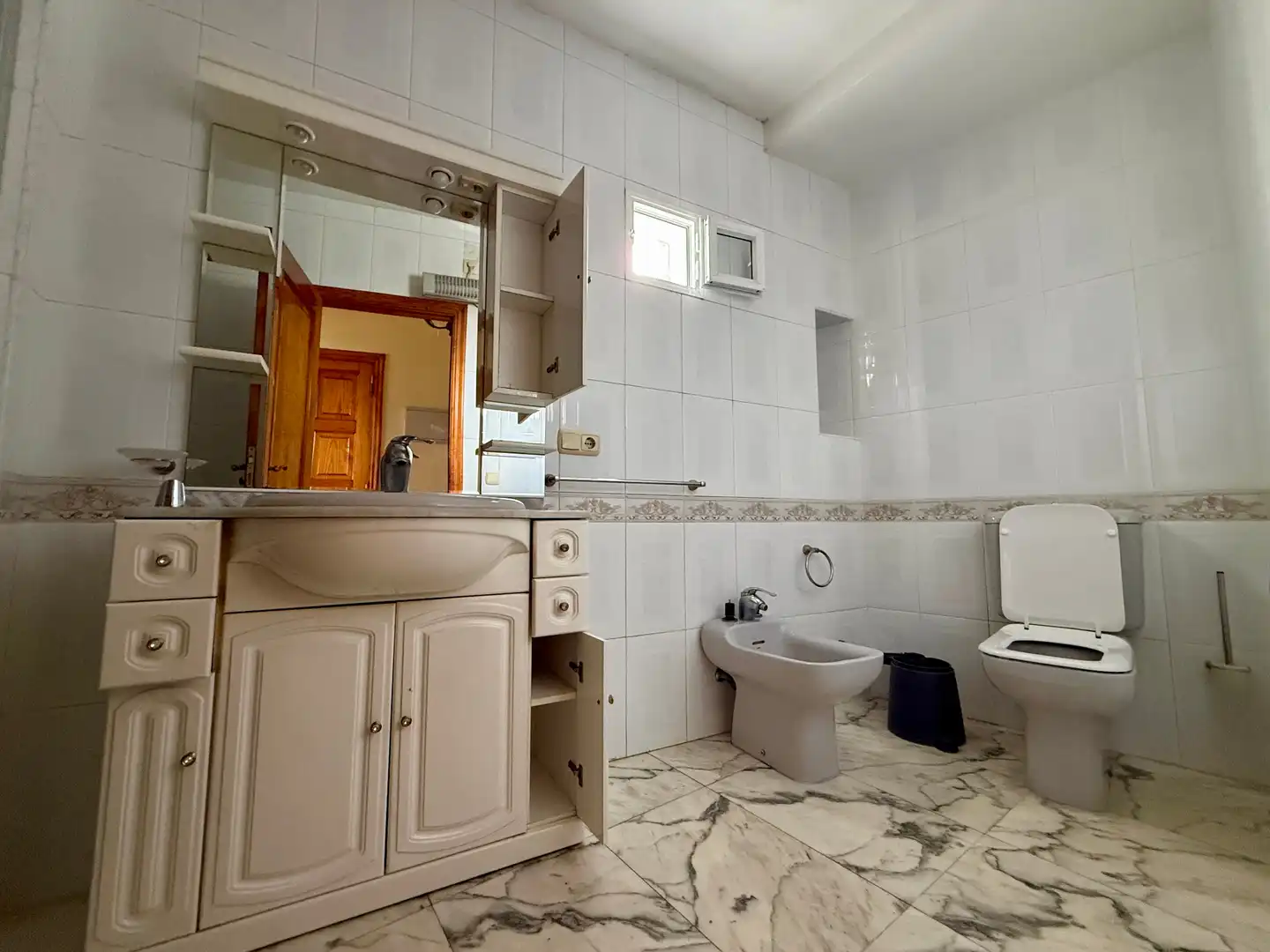 Bathroom of Flat for sale in O Grove    with Heating, Furnished and Oven