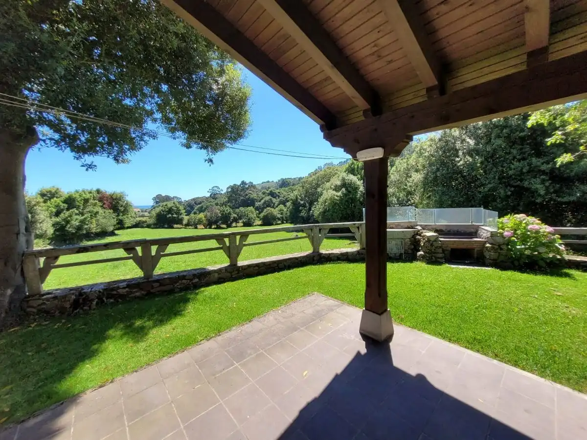 Terrassa de Casa o xalet en venda en Llanes amb Calefacció, Jardí privat i Terrassa