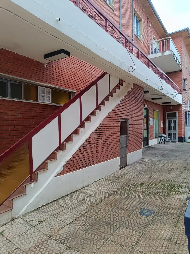 Vista exterior de Local en venda en Herrera de Pisuerga amb Moblat
