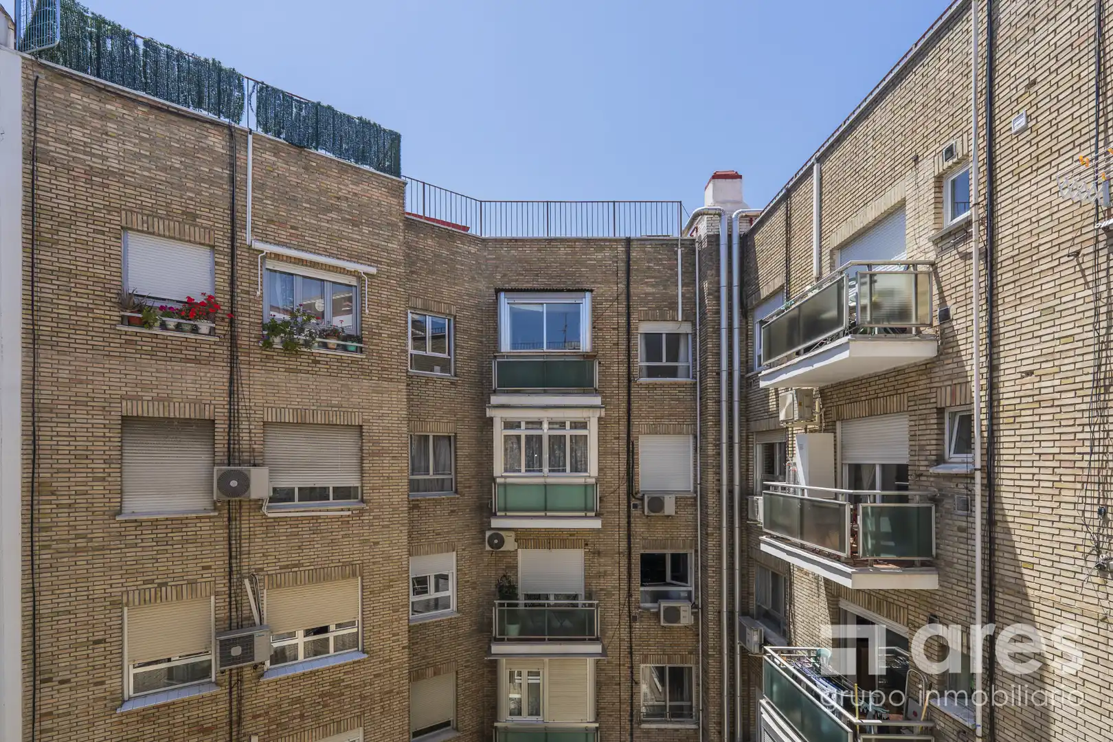 Außenansicht von Wohnung zum Verkauf in Madrid mit Heizung