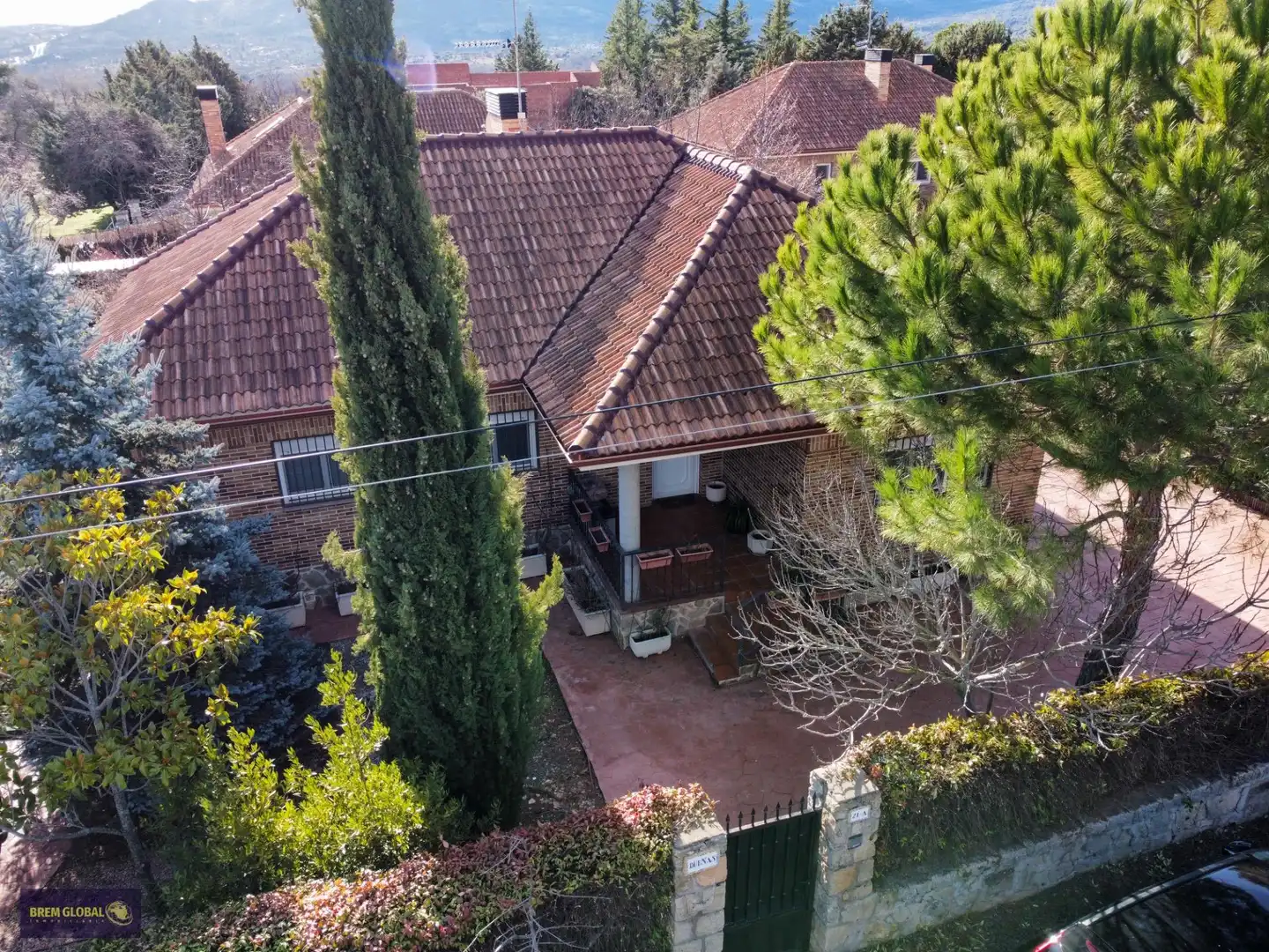 Vista exterior de Casa o chalet en venta en Lozoyuela-Navas-Sieteiglesias con Jardín privado