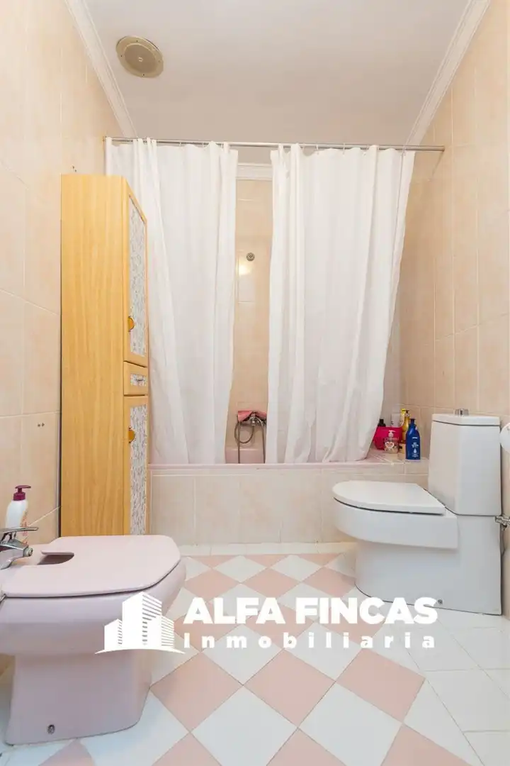 Baño de Casa o chalet en venta en Mota del Cuervo con Aire acondicionado, Jardín privado y Terraza