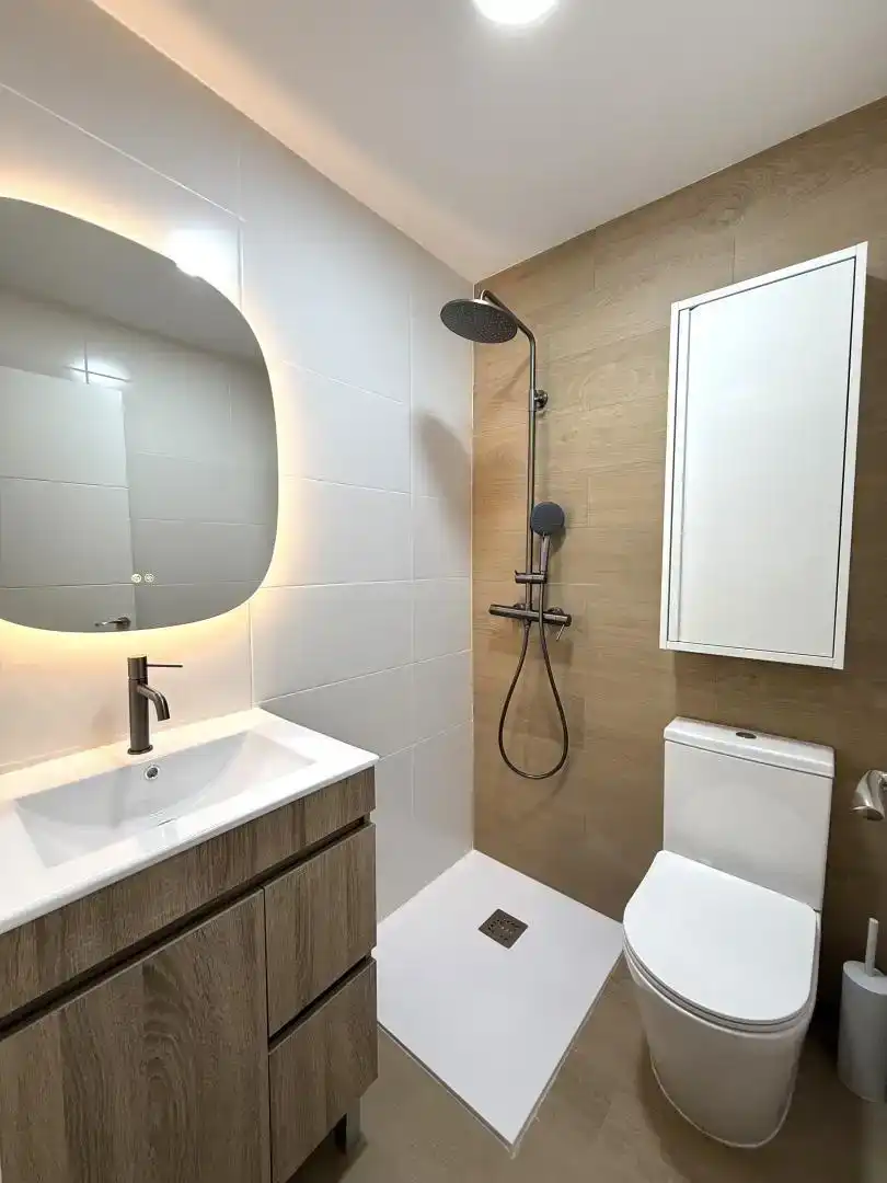 Badezimmer von Wohnung zur Miete in Cartagena mit Klimaanlage, Parkett und Abstellraum