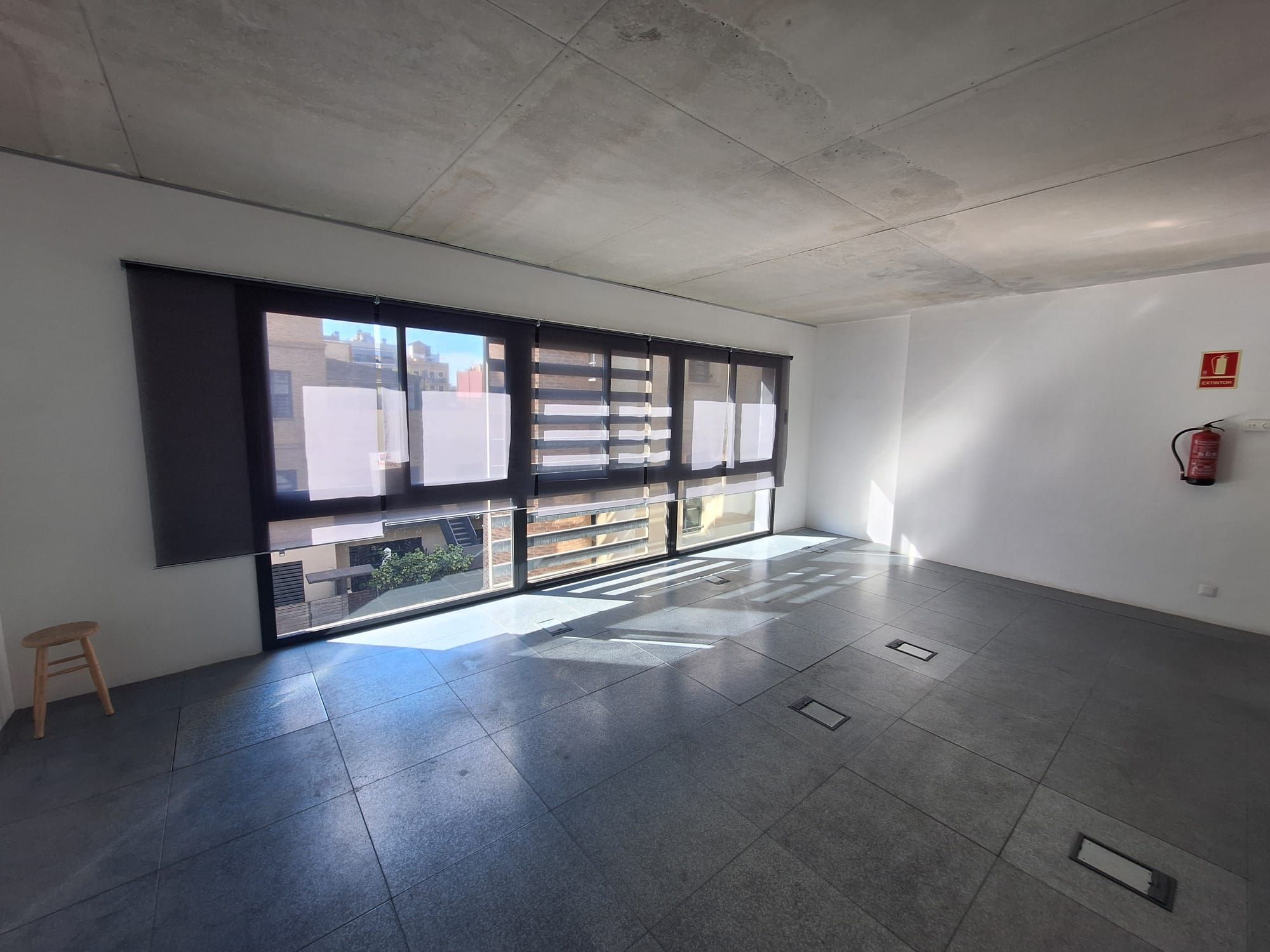 Local de alquiler en Carrer del Doctor Trueta, 179, El Poblenou