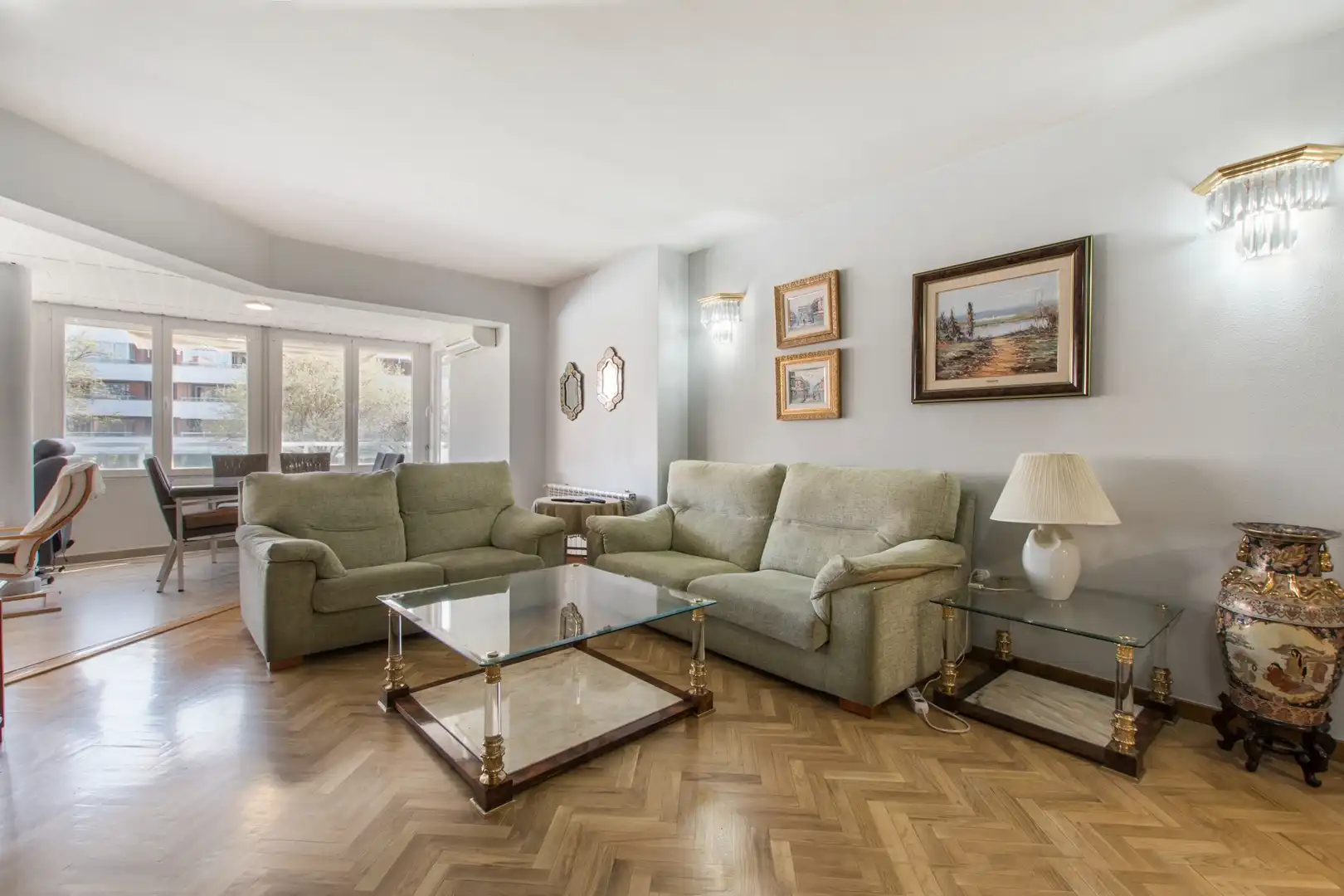Sala d'estar de Pis en venda en La Moraleja amb Aire condicionat, Calefacció i Jardí privat