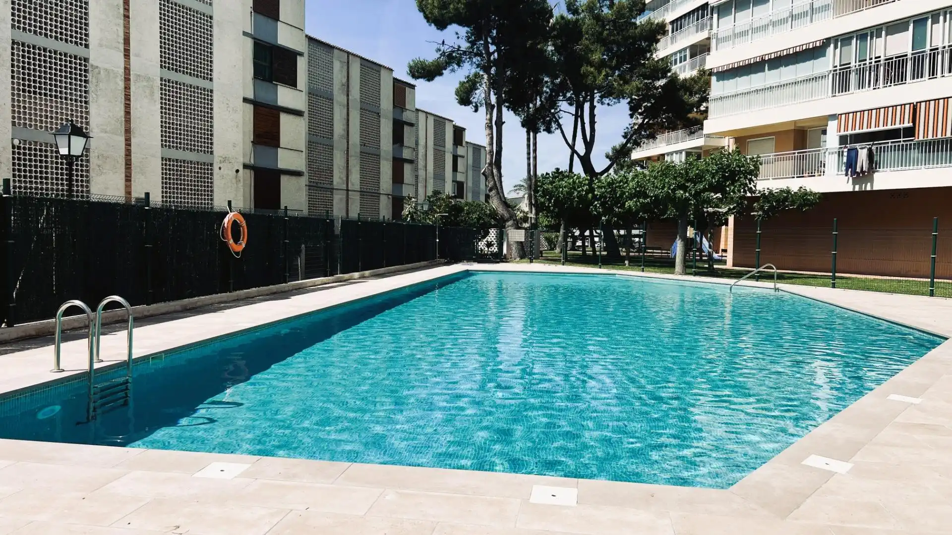 Schwimmbecken von Wohnungen zum Verkauf in Benicasim / Benicàssim mit Privatgarten, Terrasse und Abstellraum