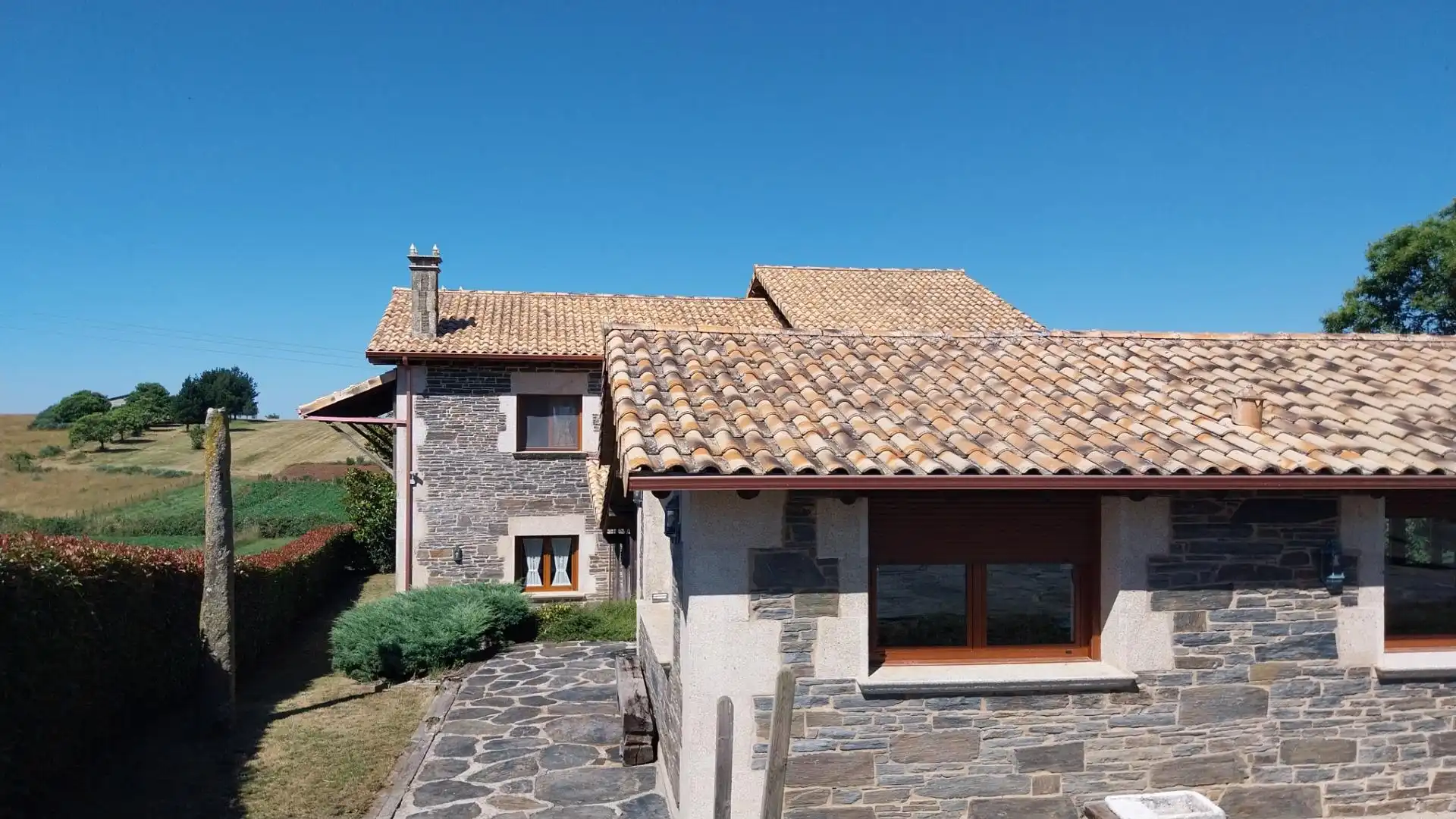 Exterior view of Houses for sale in Laza  with Private garden, Terrace and Furnished