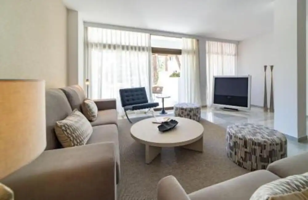 Sala d'estar de Apartament de lloguer en Marbella amb Aire condicionat, Terrassa i Piscina