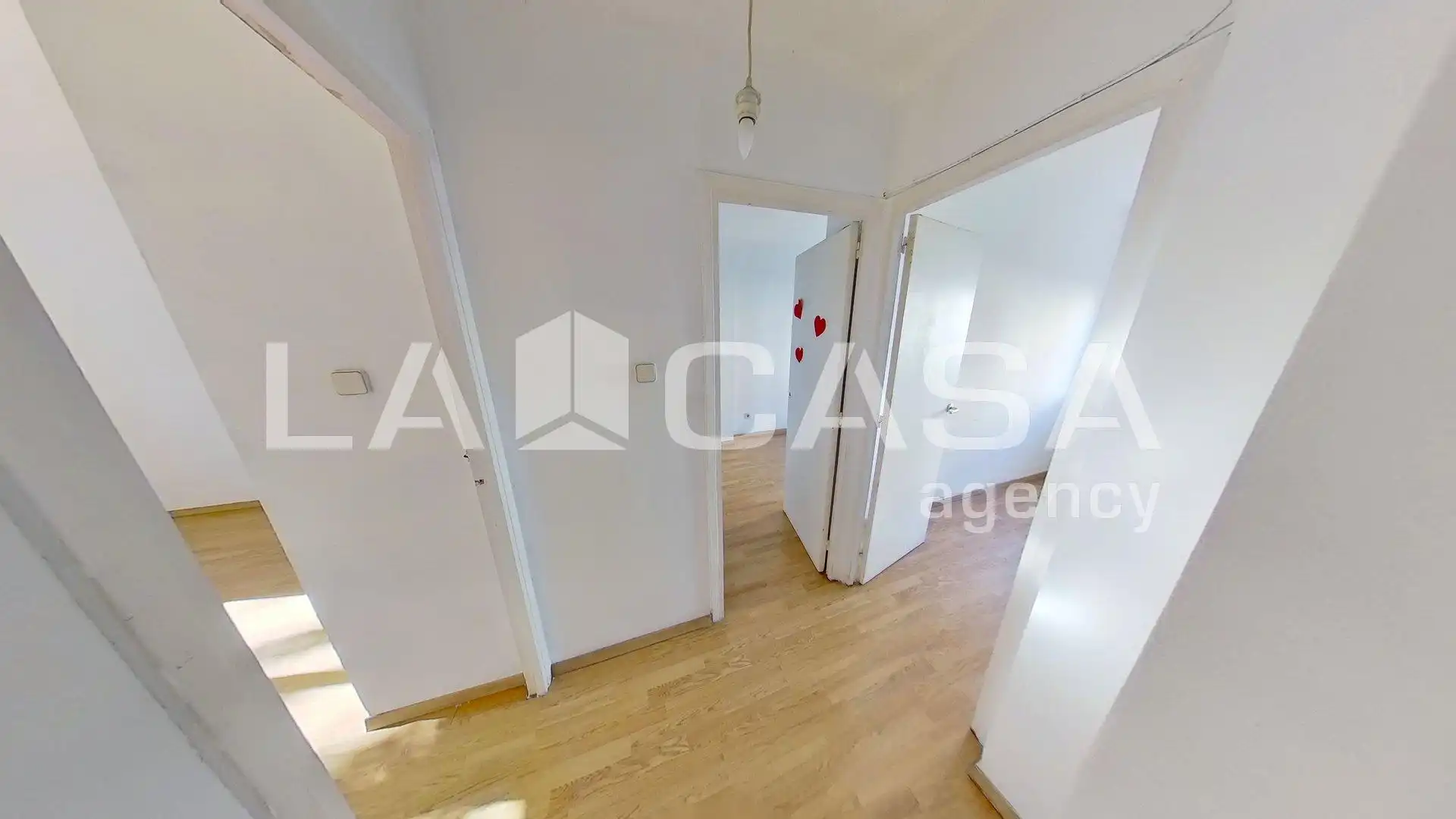 Wohnung zum Verkauf in Barcelona mit Balkon