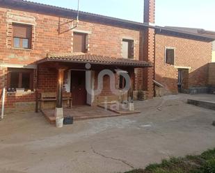 Vista exterior de Casa o xalet en venda en Villamartín de Don Sancho amb Calefacció