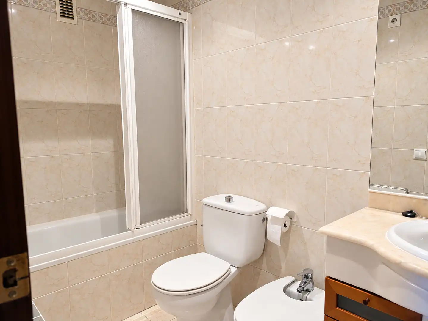 Bathroom of Flat for rent in Reus  with Heating, Oven and Balcony