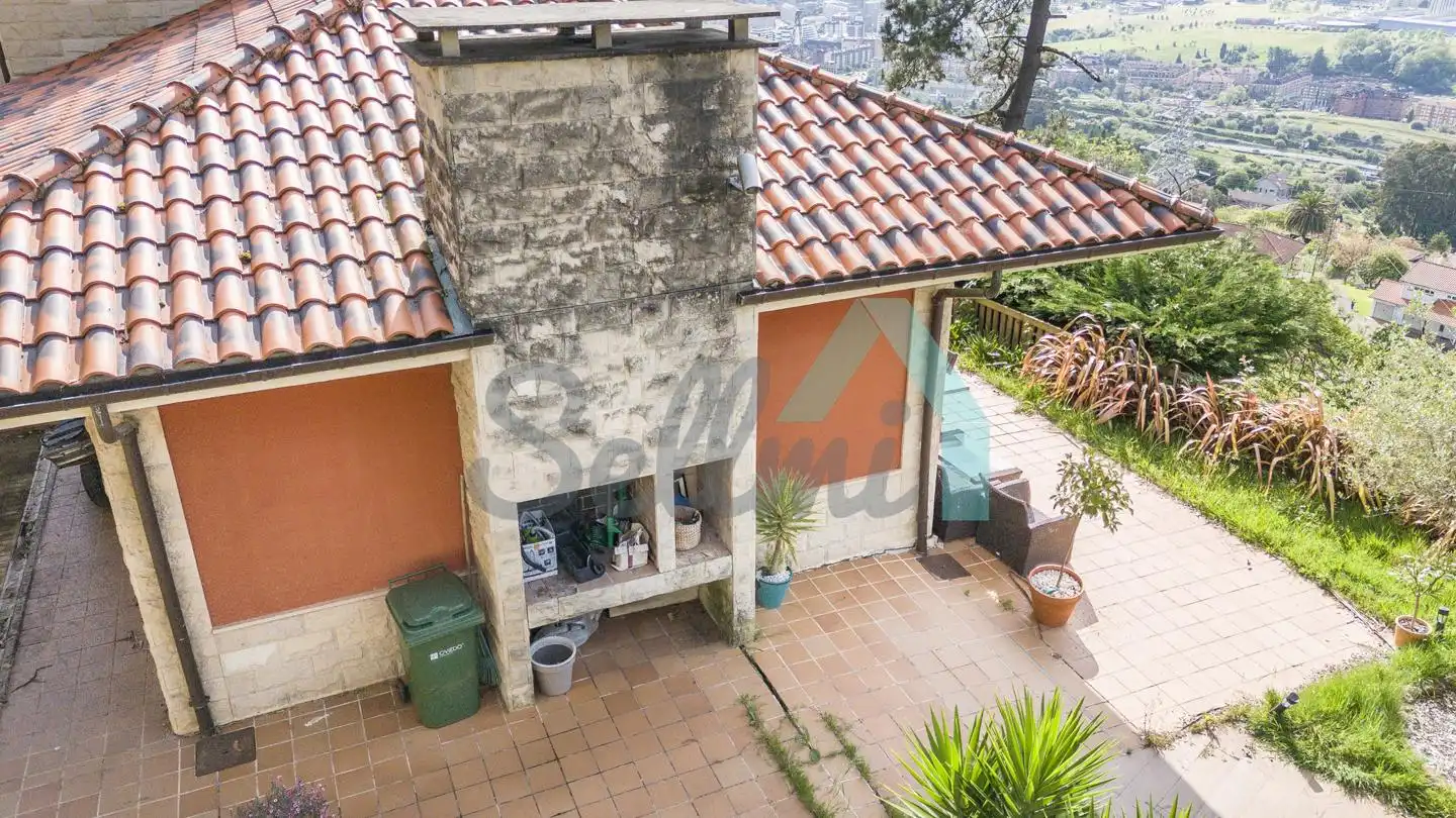 Terraza de Casa o chalet en venta en Oviedo  con Calefacción, Jardín privado y Parquet