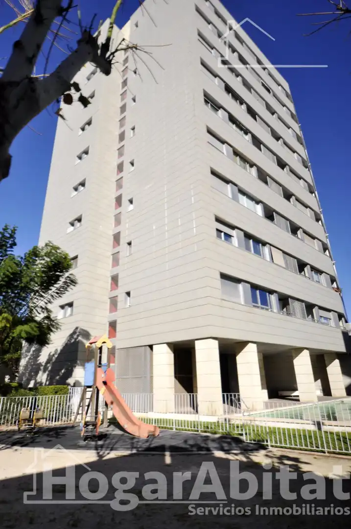 Vista exterior de Pis en venda en Valencia amb Aire condicionat, Moblat i Balcó