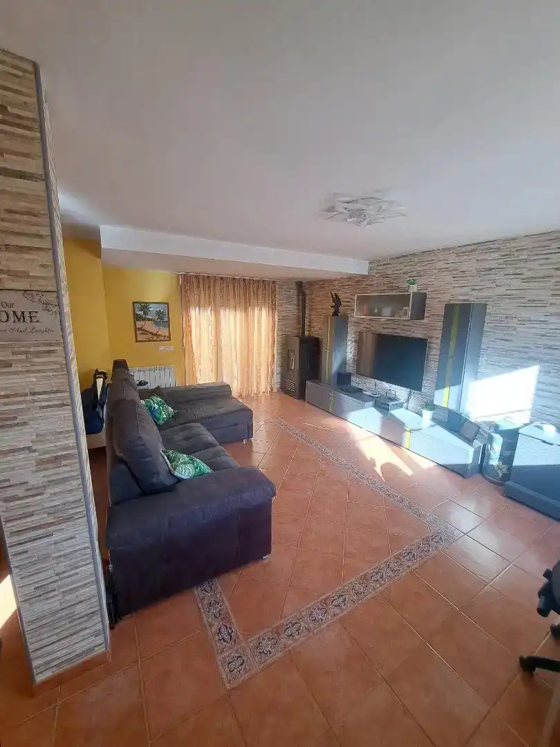 Sala d'estar de Casa adosada en venda en Magaz de Pisuerga amb Parquet, Forn i Microones