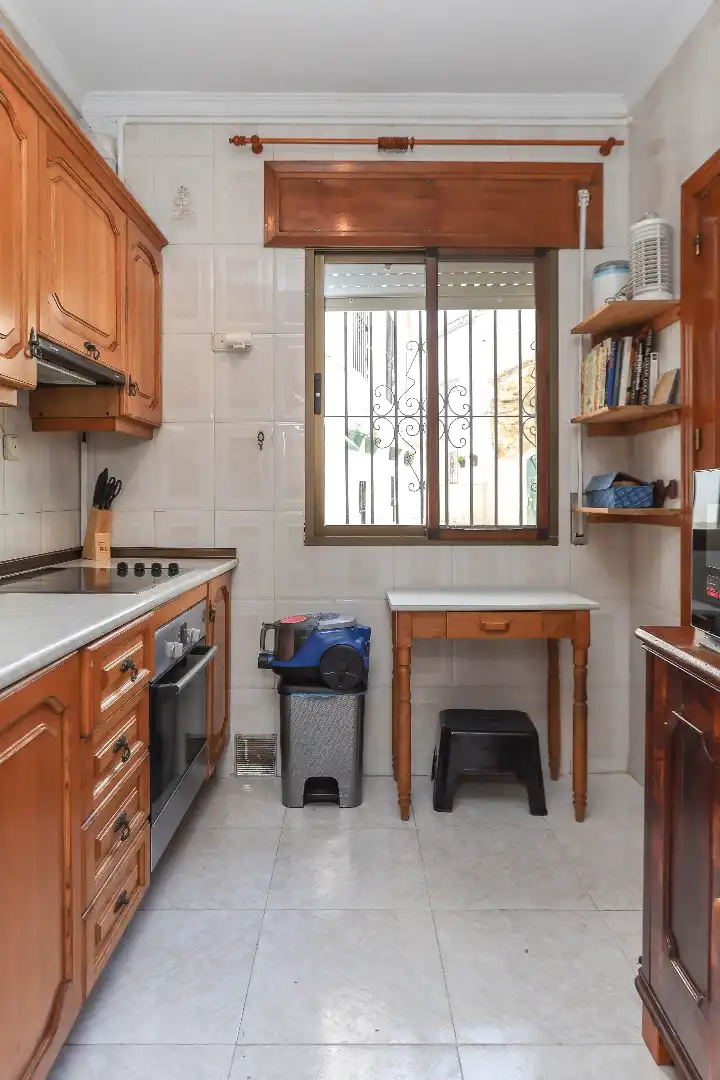 Cuina de Casa adosada en venda en Yunquera amb Jardí privat