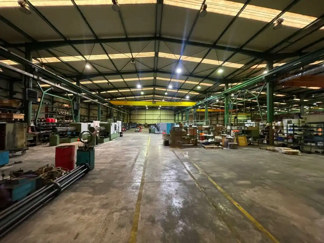 Fabrikhallen zur Miete in Deba