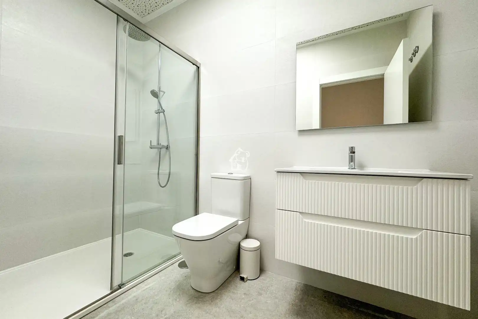 Baño de Estudio de alquiler en Torrevieja con Aire acondicionado, Terraza y Amueblado