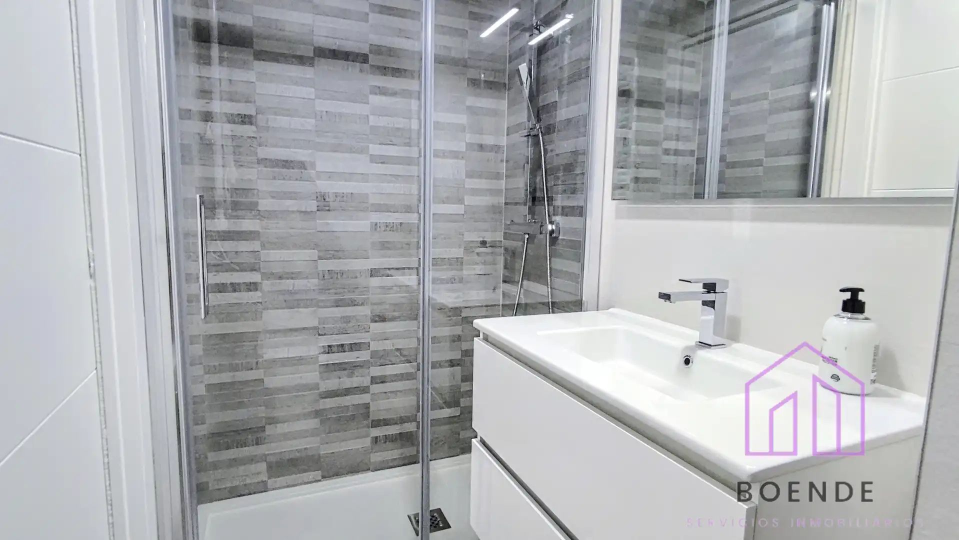 Badezimmer von Loft zur Miete in San Sebastián de los Reyes mit Klimaanlage, Heizung und Ofen
