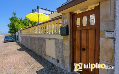 Exterior view of Single-family semi-detached for sale in Laredo  with Terrace