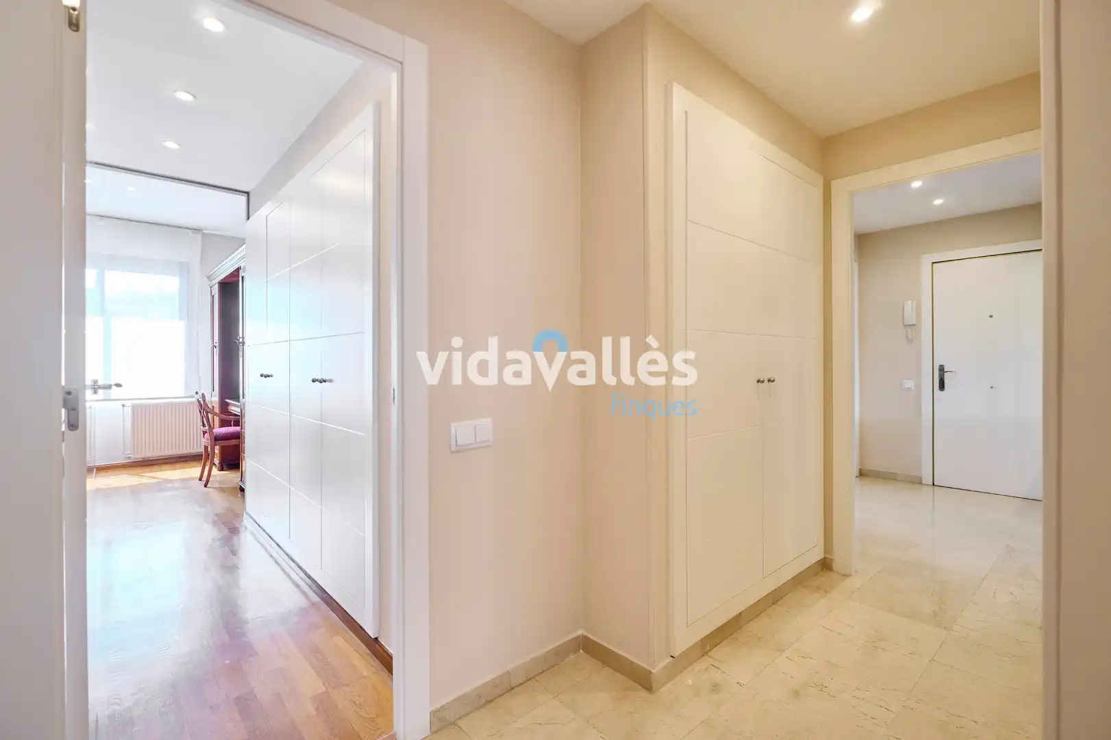Wohnung zum Verkauf in Barcelona mit Klimaanlage, Heizung und Terrasse